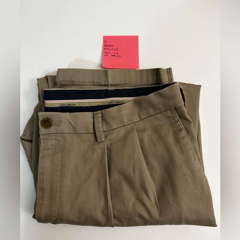 Dockers khakis men’s 42x32 classic fit, flex comfort